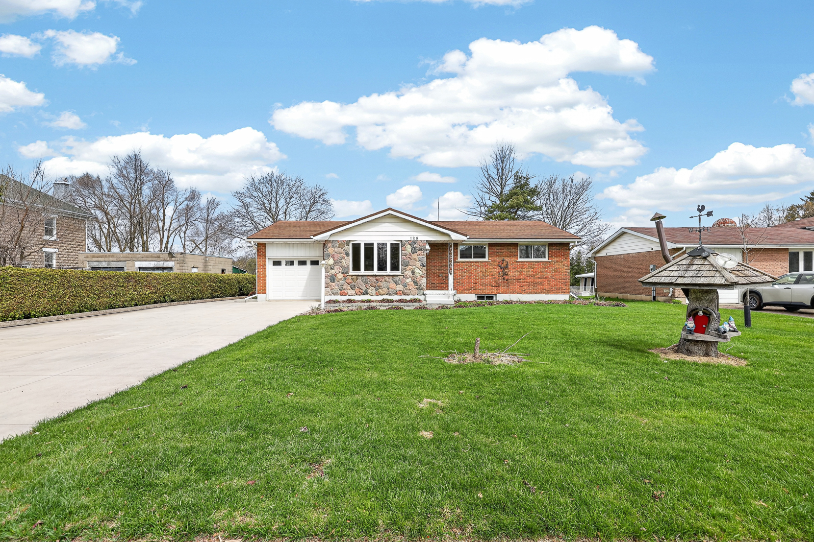 128 Lovey Street East